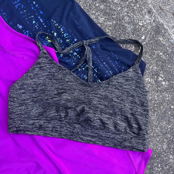 ⭐️MAKE AN OFFER!⭐️Activewear Bundle Women Medium Lot Sleeveless Top Short Sleeve - Picture 3 of 10